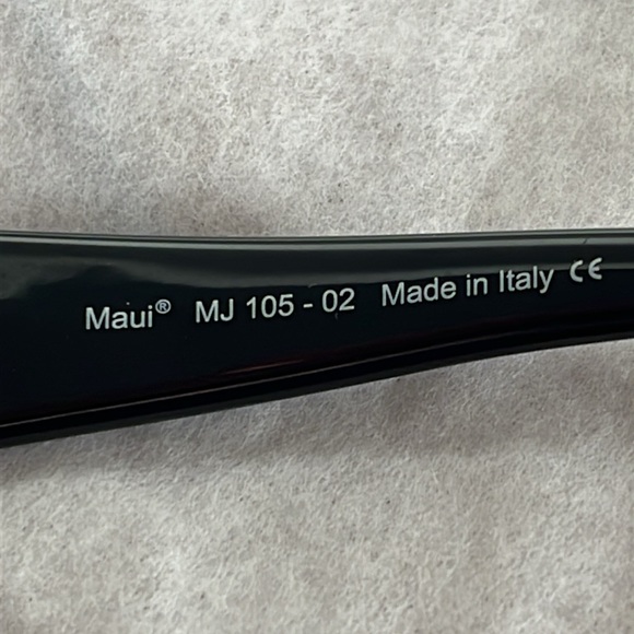 Maui Jim Shaka 105-02 sunglasses - Picture 9 of 16